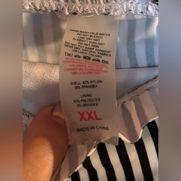 Black and white swim bottoms XXL - Picture 3 of 3